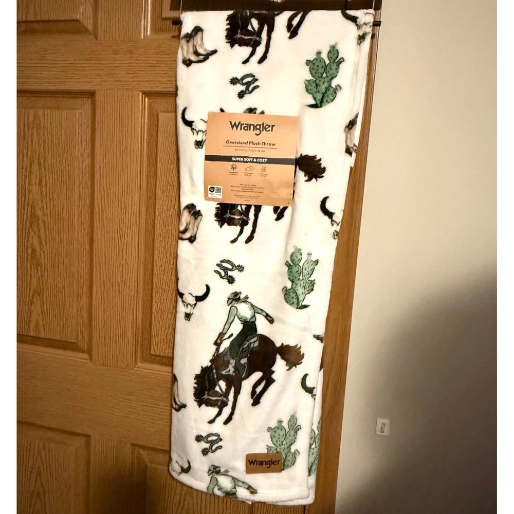 Wrangler Oversized 70" x 50" White Throw Blanket Rodeo Cowboy Horse Cactus NWT